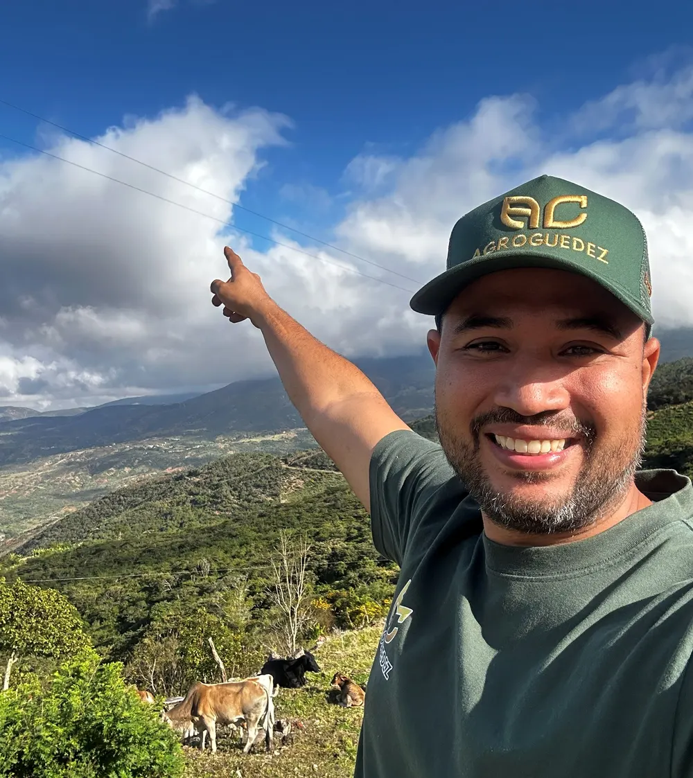 Carlos Guedez, fundador de Agroguedez, en una finca